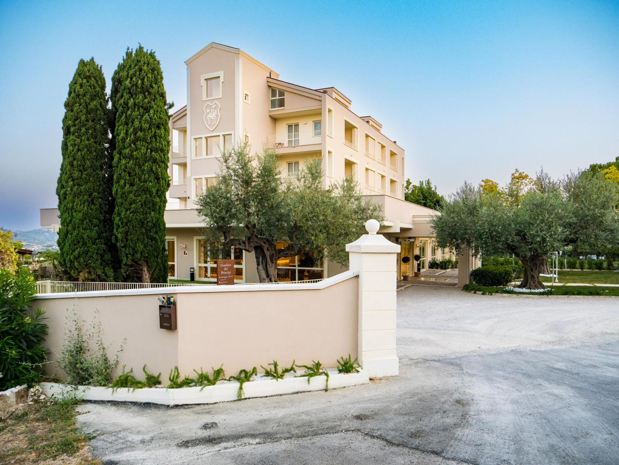 Hotel Giardino Dei Principi D'Abruzzo Città Sant'Angelo Esterno foto